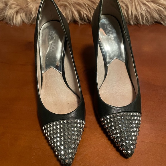 MICHAEL KORS Black leather metal studs cap-toe with 4” metal heel. - Picture 2 of 7